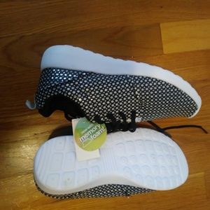 Youth Back & White Kylie Glitter Size 6.